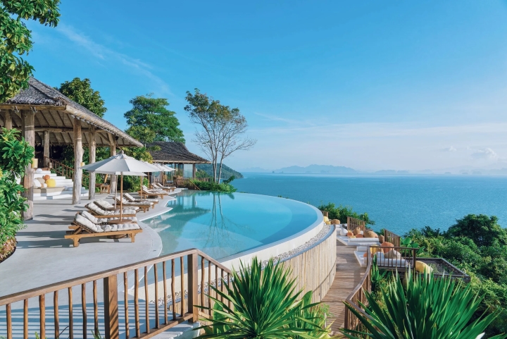 Khu vực nghỉ dưỡng ngoài trời của khách sạn Six Senses Yao Noi