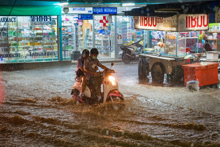 Nên chú ý thời tiết vì sẽ có những cơn mưa bất chợt