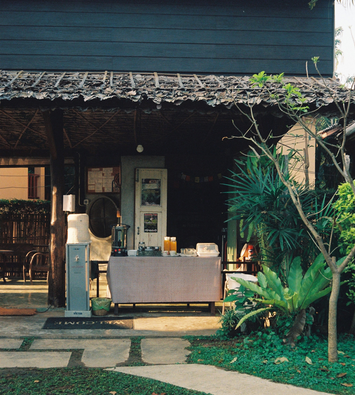 Có rất ít nơi cung cấp dịch vụ lưu trú trong thị trấn