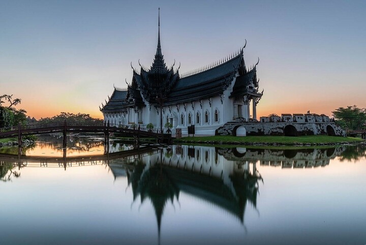 Cung điện Dusit Maha Prasat