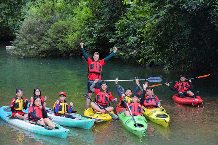 Hoạt động Kayak thích hợp cho trẻ em lẫn người lớn