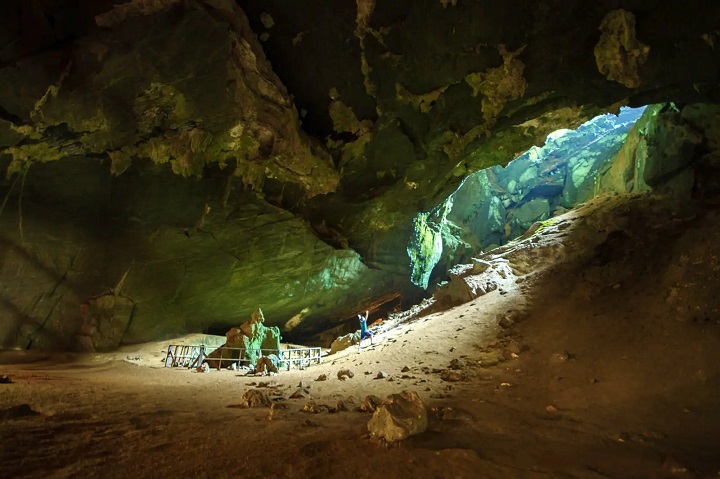 Hang Phu Pha Pet: Một trong những hang động lớn nhất thế giới