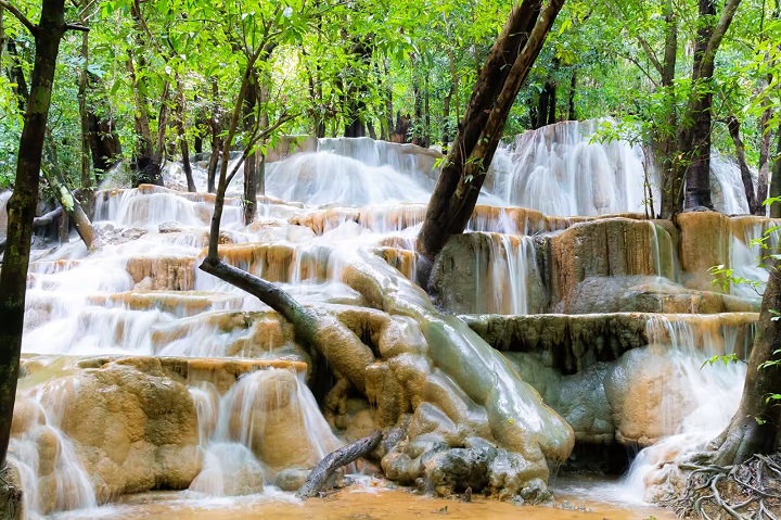 Thác nước Wang Sai Thong: Dòng thác trong rừng nhiệt đới dày đặc