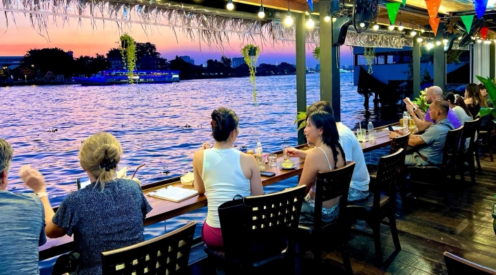 Thưởng thức ẩm thực ngay tại dòng sông Chao Phraya