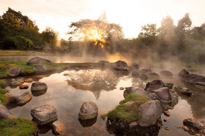 Suối nước nóng Chae Son