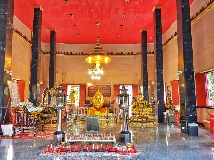 Chánh điện uy nghiêm của chùa Wat Phra Thong