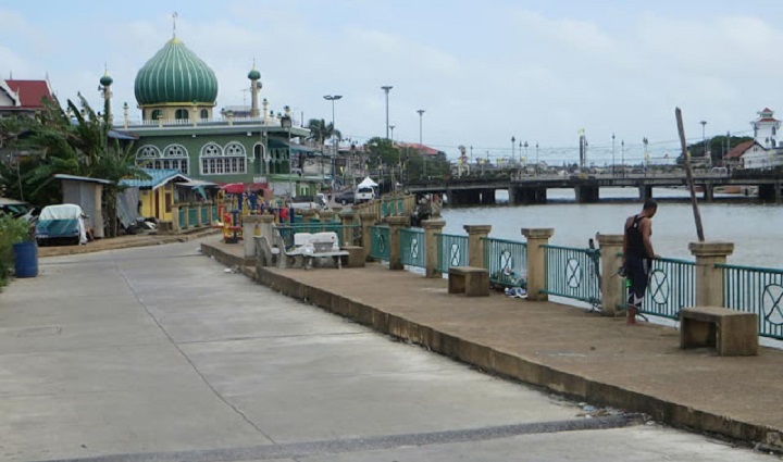 Đối với những người thích nghệ thuật đường phố, hãy đến Saphan Dam