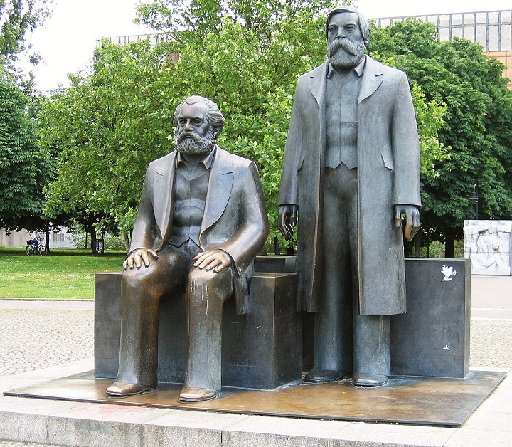 Tượng đài Marx và Engels