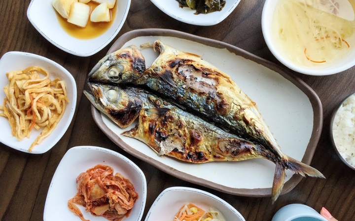 Cá thu nướng với lớp da vàng giòn hấp dẫn thực khách ngay từ cái nhìn đầu tiên