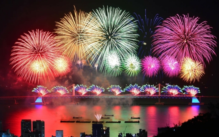 Bầu trời đêm Gwangalli rực sáng với màn trình diễn pháo hoa hoành tráng kết hợp âm nhạc