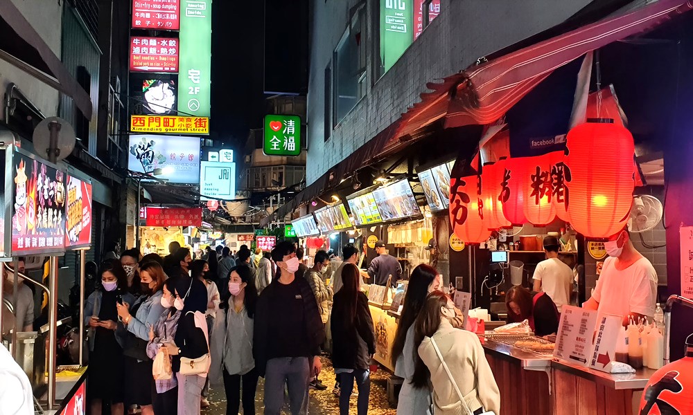 Không khí tấp nập tại khu chợ đêm Ximending