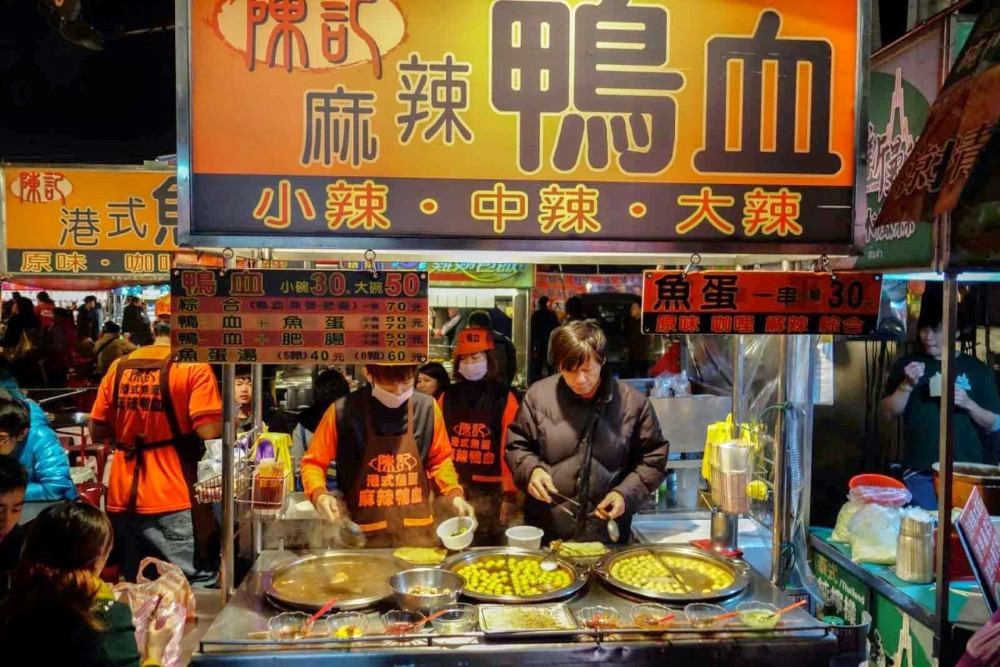 Một góc ẩm thực đa dạng tại chợ đêm Huayuan