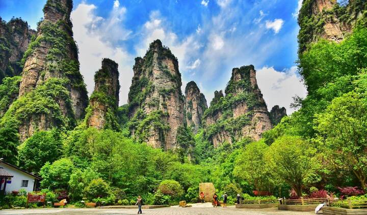 Tránh đi tham quan công viên vào giờ cao điểm, nên đi từ sáng sớm