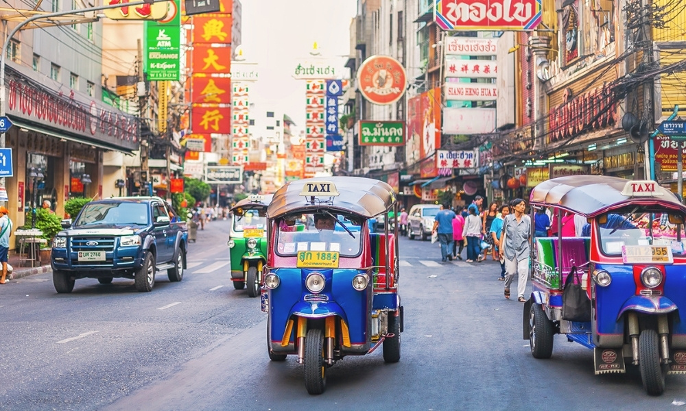 Xe tuk tuk – phương tiện đặc trưng của đường phố Thái Lan