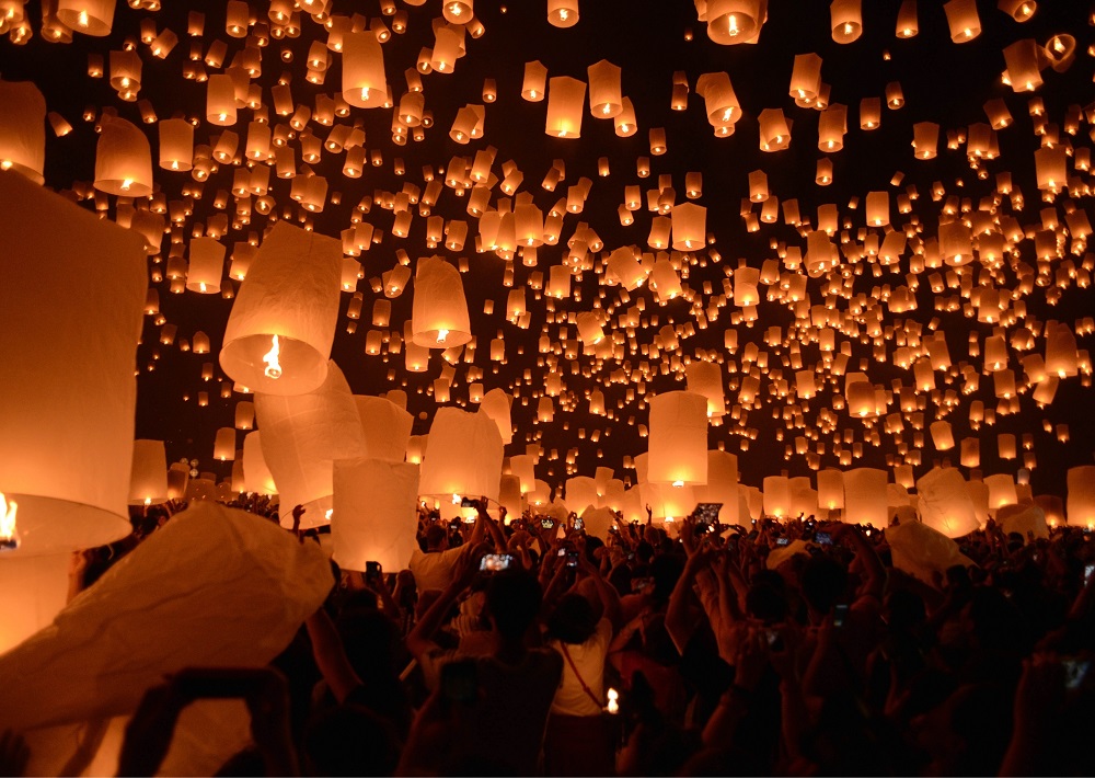 Lễ hội Yi Peng ở Chiang Mai với hàng nghìn chiếc đèn lồng thả bay thu hút đông đảo khách du lịch