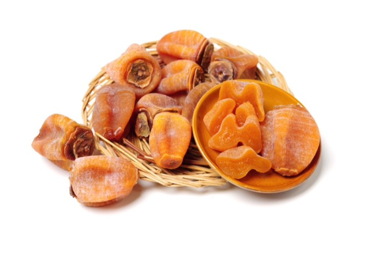 Hồng sấy là món ăn vặt thơm ngon và tốt cho sức khoẻ