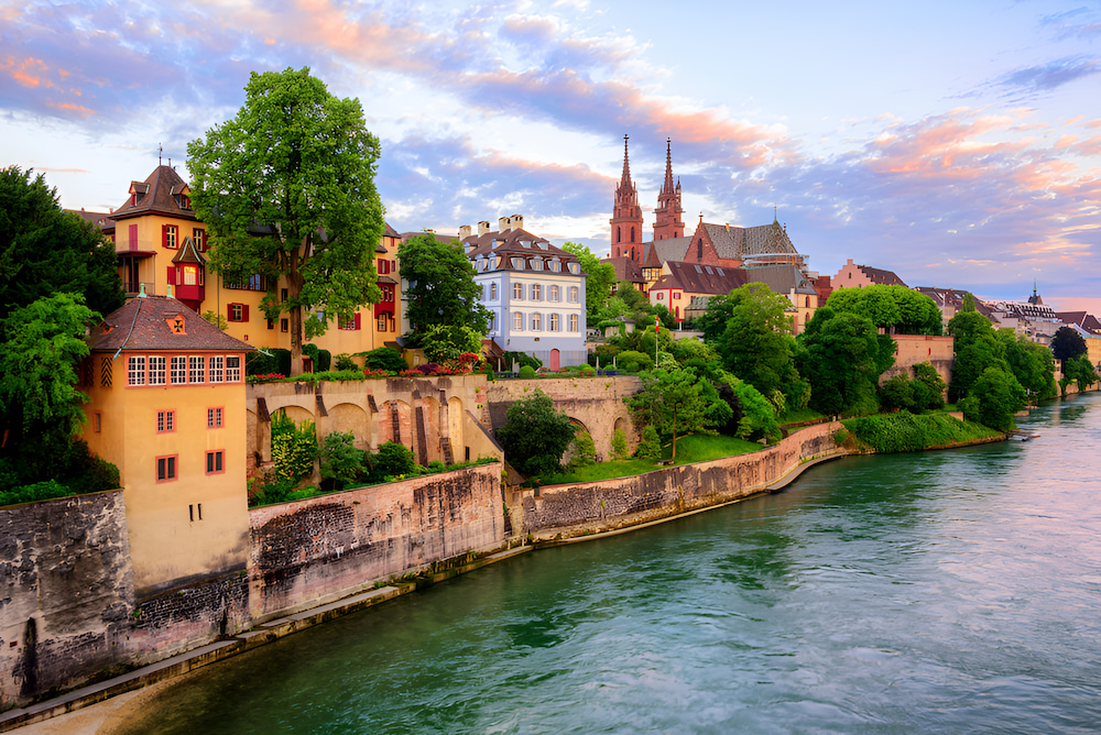 Phố cổ Basel nổi bật với các tòa nhà cổ kính có niên đại hàng thế kỷ