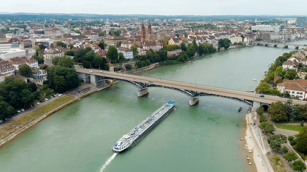 Sông Rhine - dòng sông yên bình chia đôi thành phố Basel