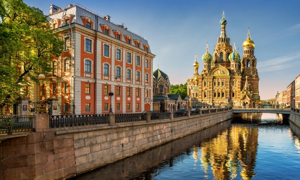 Saint Petersburg mang đậm dấu ấn ch&acirc;u &Acirc;u b&ecirc;n d&ograve;ng Neva hiền h&ograve;a