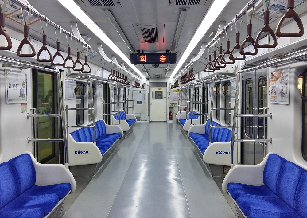 Tàu điện ngầm là lựa chọn di chuyển phổ biến và dễ dàng để đến Ansan