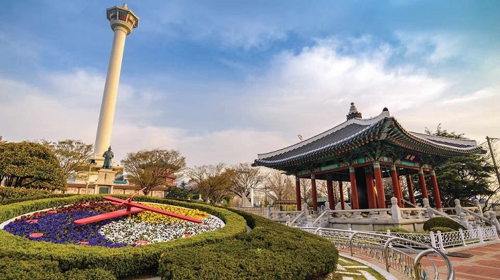 Vẻ đẹp yên bình của công viên Yongdusan và tháp Busan
