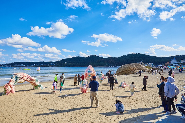 Chương trình biểu diễn nghệ thuật sôi động tại lễ hội biển Busan