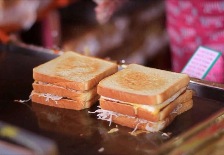 Bánh mì nướng đường phố được giới sinh viên Busan ưa chuộng