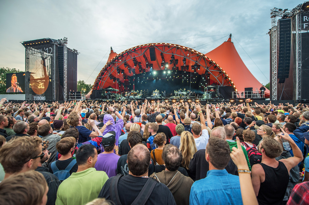 H&ograve;a m&igrave;nh v&agrave;o kh&ocirc;ng gian nghệ thuật s&ocirc;i động tại Roskilde Festival