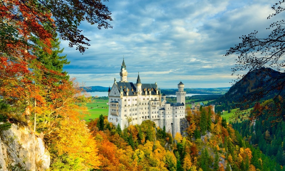 Những thành phố cổ kính ở châu Âu trở nên lãng mạn hơn khi thu về