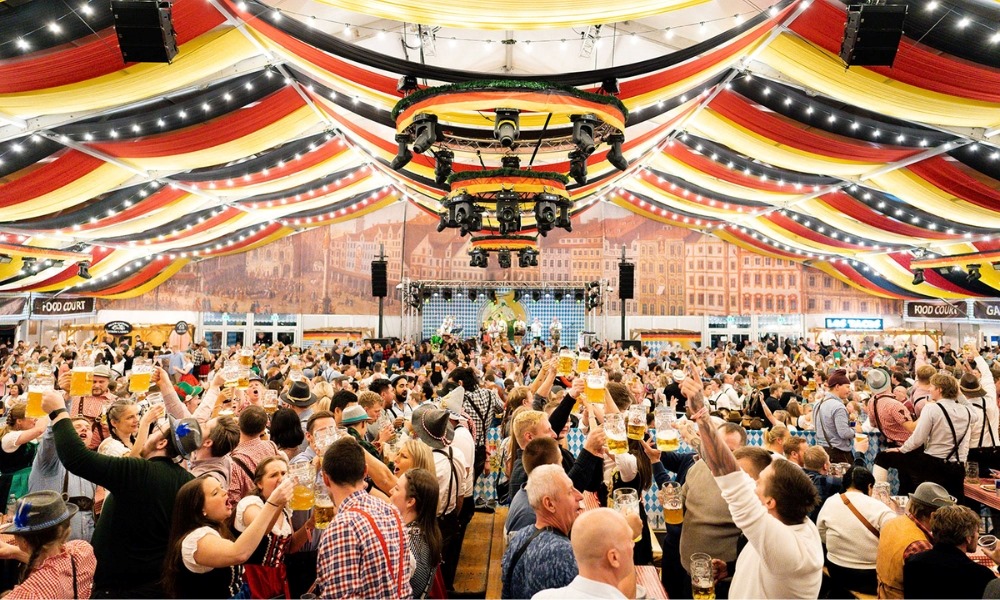 Oktoberfest là lễ hội bia lớn nhất thế giới diễn ra vào mùa thu tại thành phố Munich