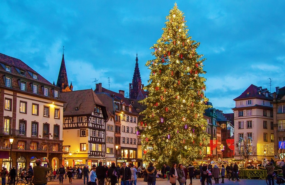 Strasbourg – thủ đô Giáng sinh rực rỡ với phố cổ, chợ Noel và cây thông khổng lồ huyền thoại