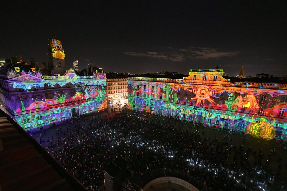 Ánh sáng lung linh phủ khắp Lyon, biến thành phố thành sân khấu nghệ thuật khổng lồ suốt 4 ngày lễ hội