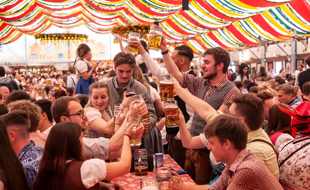 Lễ hội bia Fruhlingsfest là sự kiện chào đón mùa xuân tại Đức