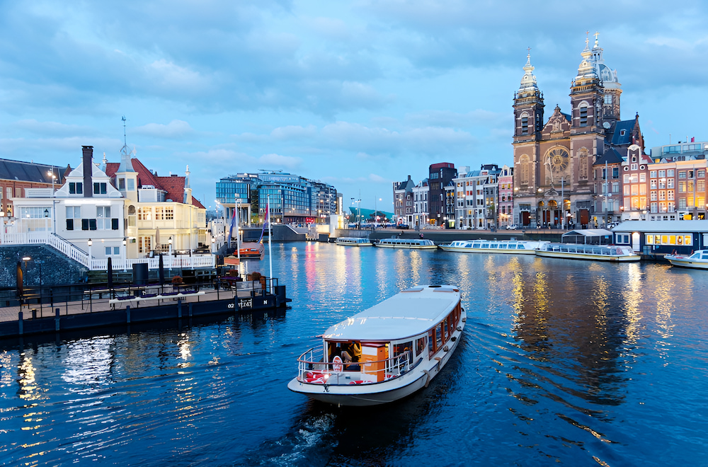 Thư giãn trên các tour du thuyền đêm tại Amsterdam 