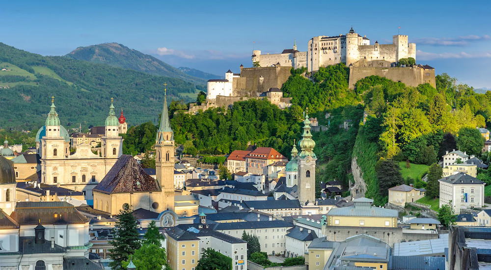 Salzburg mang vẻ đẹp cổ kính với không khí trong xanh