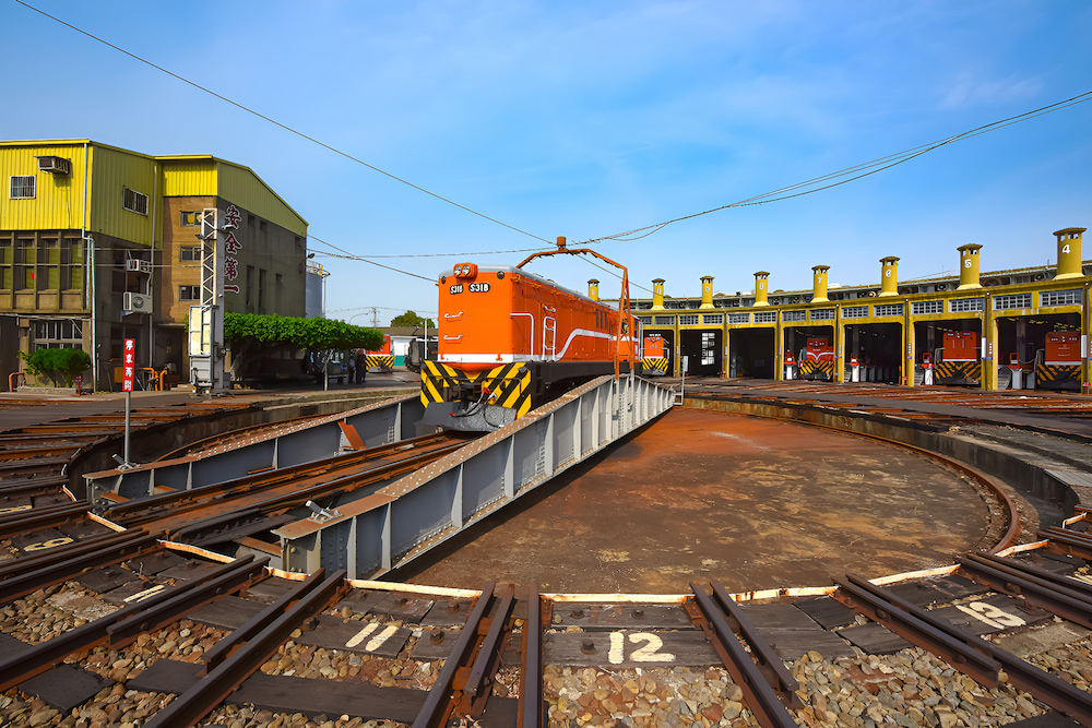 Nhà ga hình quạt Chương Hóa sở hữu kiến trúc độc đáo với một bàn xoay chính và 12 đường ray xung quanh