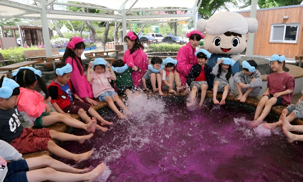 Bước chân trần và thả hồn vào thiên nhiên trong lễ hội là cách giúp thân và tâm đều thư giãn