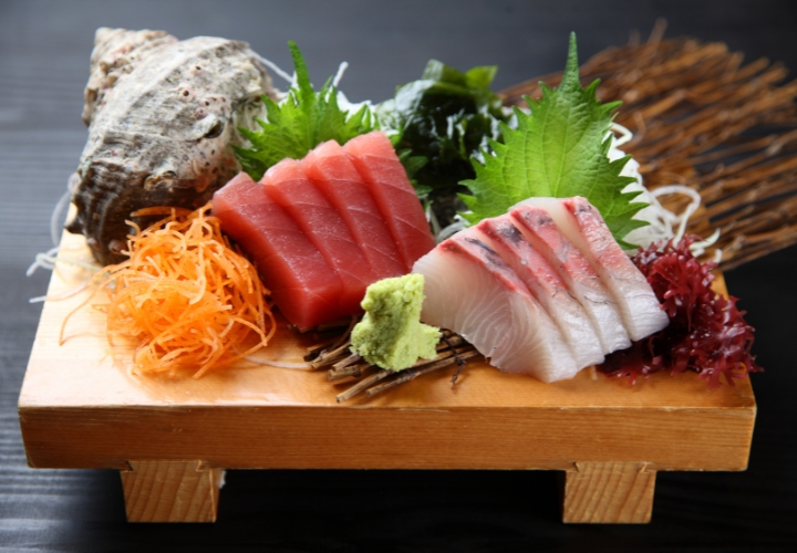 Sashimi được chế biến từ 100% hải sản tươi sống, đậm vị béo ngậy, tươi mát 