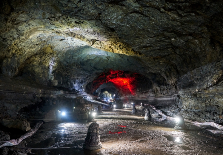 Hang động được khai thác khoảng 1,6 km để du khách có thể tiến vào tham quan