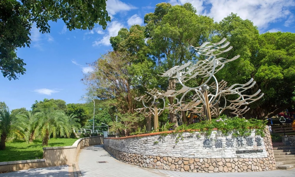 Công viên núi Hutou là nơi hoàn hảo để kết hợp ngắm cảnh thành phố Đào Viên từ trên cao