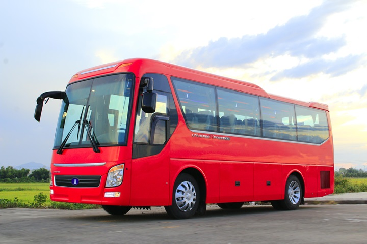 Xe khách là phương tiện phổ biến để đến Móng Cái - cửa ngõ vào Đông Hưng.