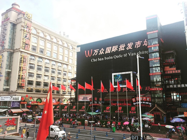 Chợ Vạn Chúng là điểm giao thương quan trọng của hai quốc gia Trung - Việt