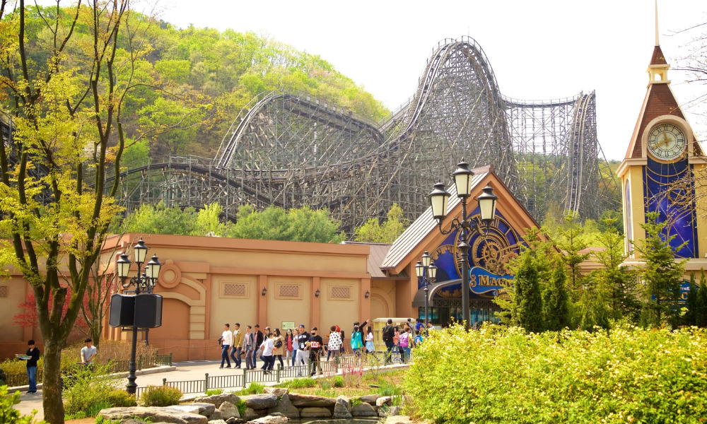 Để chinh phục các trò chơi cảm giác mạnh mà không phải chờ đợi lâu thì bạn đến Everland từ buổi sáng sớm 