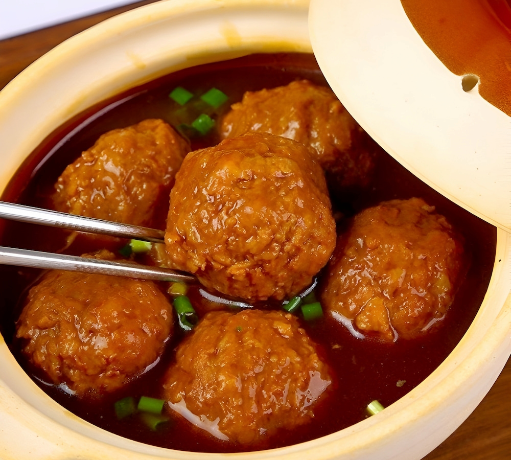 Thịt viên Hồ Bà Dương nổi tiếng với vị mềm thơm, đậm đà