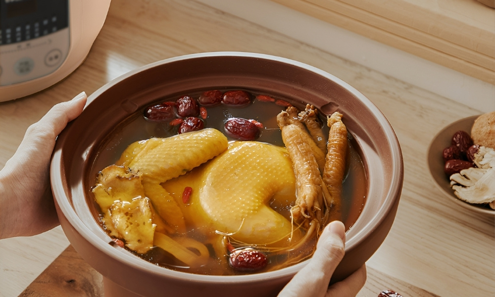 Món canh ninh nóng hổi, bổ dưỡng được nhiều người ưa chuộng