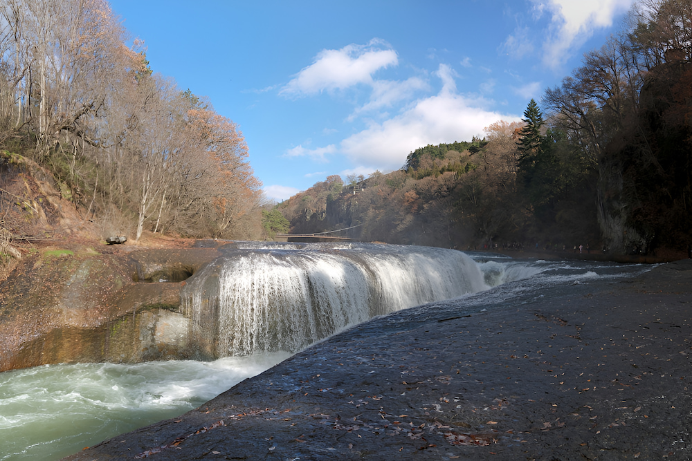 Thác Fukiware với khung cảnh hùng vĩ, thơ mộng
