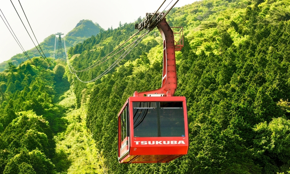 Cáp treo núi Tsukuba đưa du khách lơ lửng giữa tầng mây