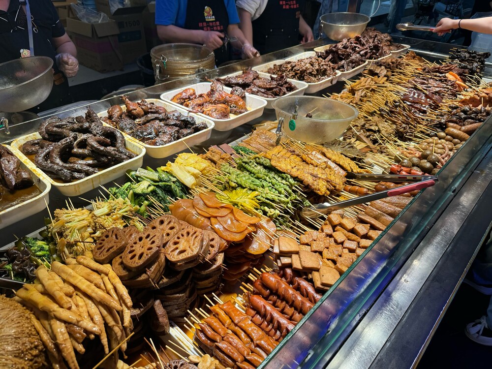 Du khách có thể tha hồ thưởng thức ẩm thực địa phương tại chợ đêm Kenting