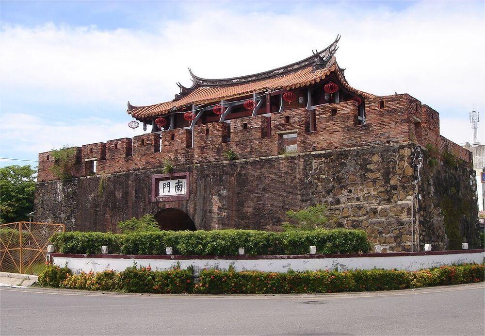 Tường thành Hengchun kiên cố cùng nét đẹp truyền thống pha chút cổ kính giữa lòng lịch sử.