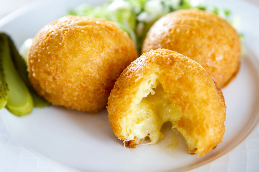 Lẩu phô mai trứ danh tại Lausanne chắc chắn là món ăn bạn không thể bỏ qua